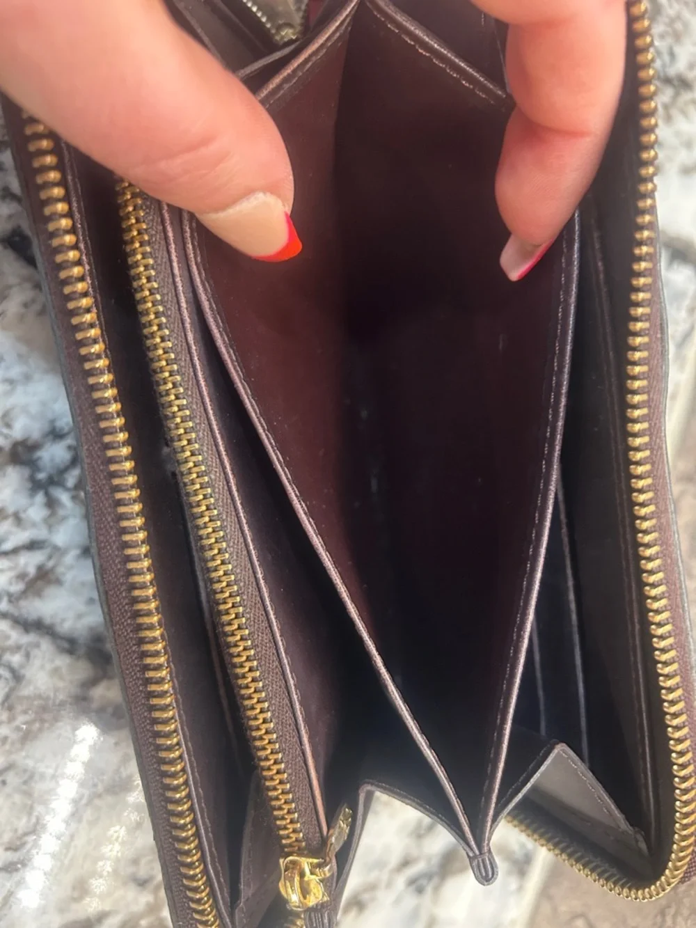 Louis Vuitton Vernis Zip Wallet in Dark Burgundy EUC with dust bag and COA - Picture 12 of 16